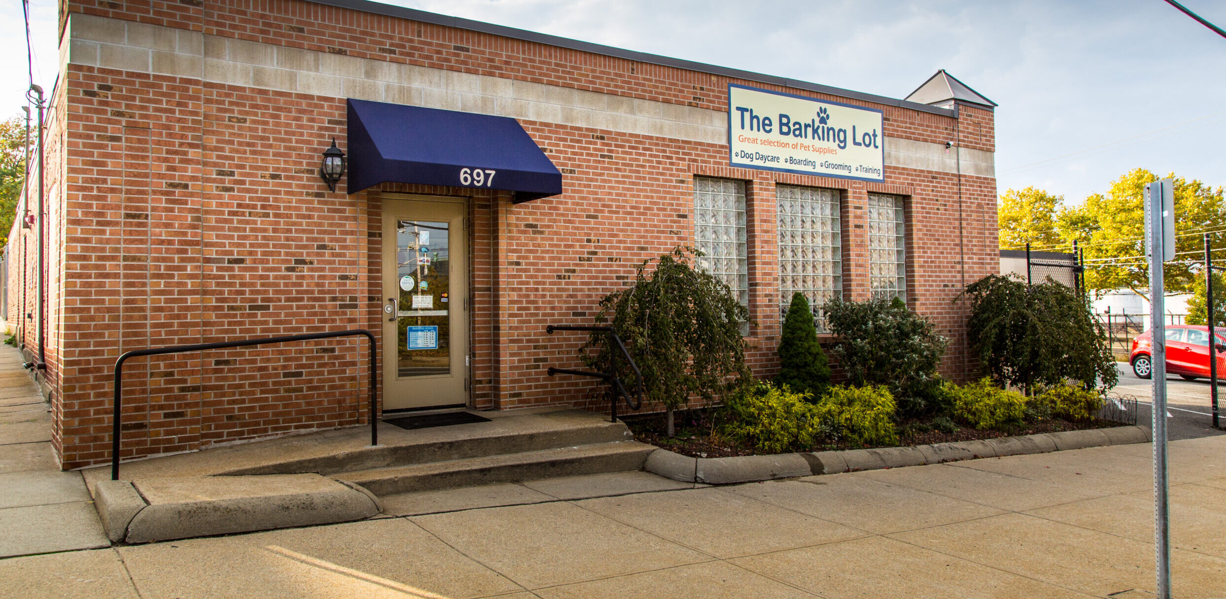 697 Allens Avenue - The Discovery Group INC